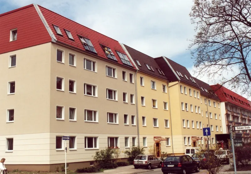 Charmante Wohnung mit kleinem Garten vor dem Balkon — photo 1